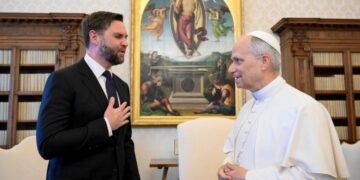 El Papa León XIV se reúne con altos funcionarios de EEUU en el Vaticano