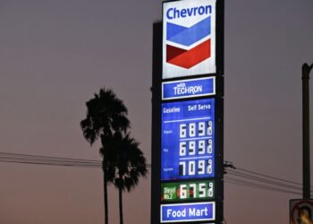 EEUU se dispone a extender la licencia de Chevron para liquidar operaciones en Venezuela por otros 60 días