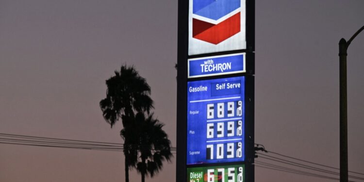 EEUU se dispone a extender la licencia de Chevron para liquidar operaciones en Venezuela por otros 60 días