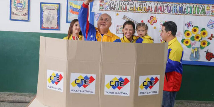 Cabello destaca que electores en todo el país votan «en absoluta calma