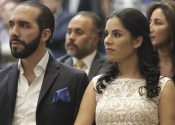 Gabriela de Bukele recibe críticas de venezolanas por su post del Día de las Madres