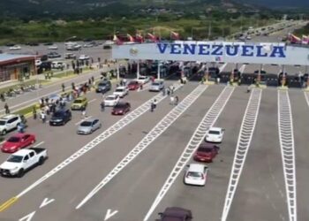 Venezuela y Colombia reanudan el paso por frontera aérea y terrestre