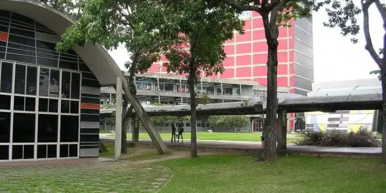 Venezuela instala comisión para evaluar aranceles universitarios