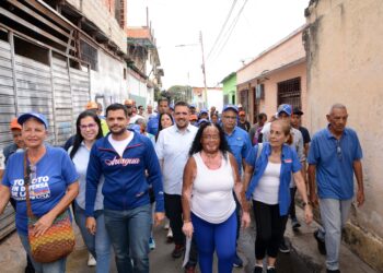 Stalin González encabezó casa por casa en Aragua para incentivar el voto