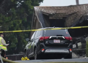 Autoridades confirman «múltiples víctimas» tras accidente aéreo en zona residencial de EE.UU.