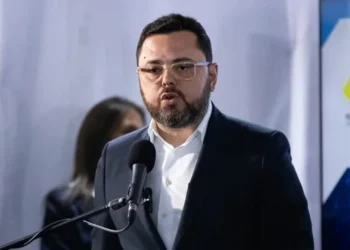 Ecarri dijo que está listo para debatir con Maduro «ideas» que necesita el país