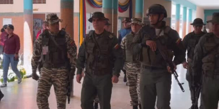 Ministro de la Defensa: «La mesa está servida para las elecciones, se respira un ambiente tranquilo y de paz»