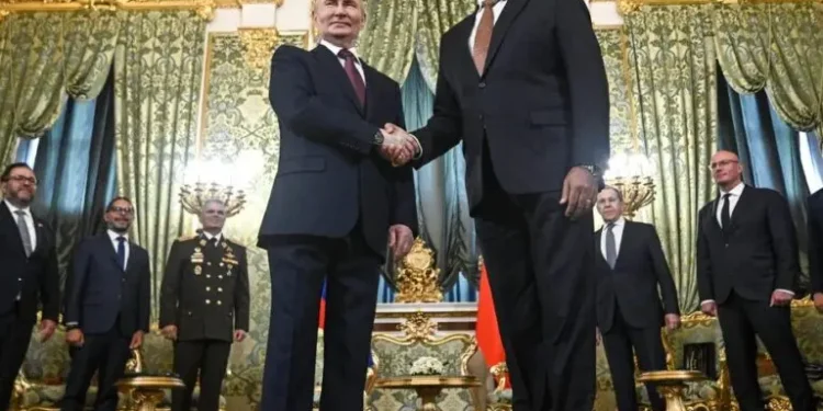 Putin y Maduro firman tratado de cooperación estratégica y apoyo mutuo