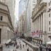 Wall Street abre en rojo en una nueva semana sacudida por el 100 % de aranceles al cine
