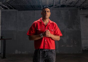 «No quiero extrañarte», Moa Rivera lanza una salsa con propósito