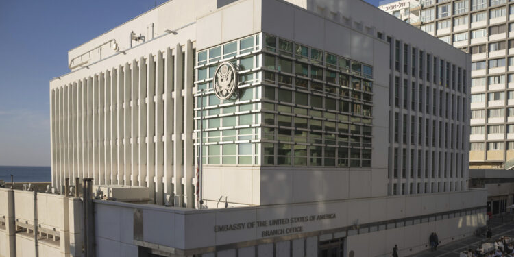 Oficina de la Embajada de EE.UU. en Tel Aviv sufre daños por ataques iraníes contra Israel
