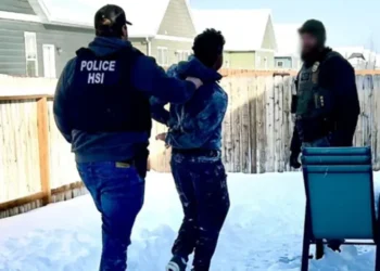 Trump ordena al ICE llevar a cabo la «mayor operación de deportaciones en la historia de EE. UU.»