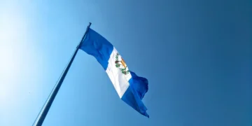 Justicia de Guatemala ordena captura de la actual fiscal general de Colombia y el exministro de Defensa
