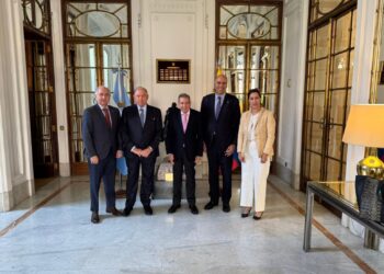 Edmundo González sostuvo encuentro con el canciller argentino en Madrid