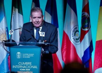 Edmundo González llama a «fortalecer la democracia iberoamericana» tras retroceso reciente