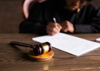 Juez federal determina que Trump violó el debido proceso de venezolanos expulsados a El Salvador