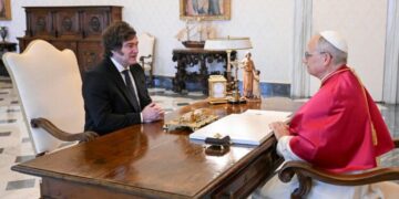 El papa León XIV recibió a Javier Milei y le confirmó que planea viajar a Argentina