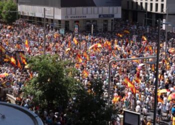 Miles de personas exigen en Madrid que Pedro Sánchez convoque elecciones anticipadas