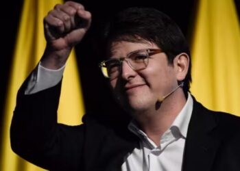 El senador colombiano Miguel Uribe sigue en estado crítico tras la cirugía por el atentado