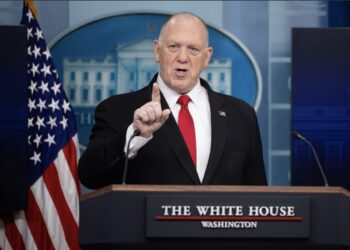 Zar de la frontera de Trump amenazó con arrestar al gobernador de California y alcaldesa LA