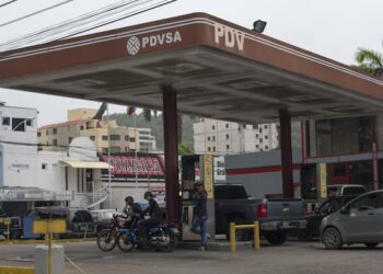 Régimen de Maduro prepara aumento de 50% en precio de la gasolina tras salida de Chevron