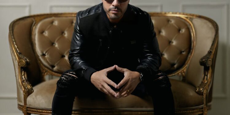 Xuxo vuelve a sus raíces musicales con “Casi te envidio”