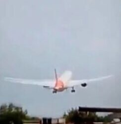 Un avión con destino a Londres se estrelló en la India con 244 personas a bordo