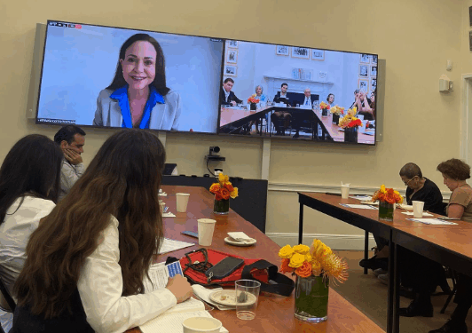 Machado presenta plan de reconstrucción para una Venezuela democrática