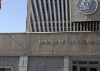 Sede de la Embajada de EEUU en Tel Aviv sufre daños menores tras impacto cercano de misil iraní
