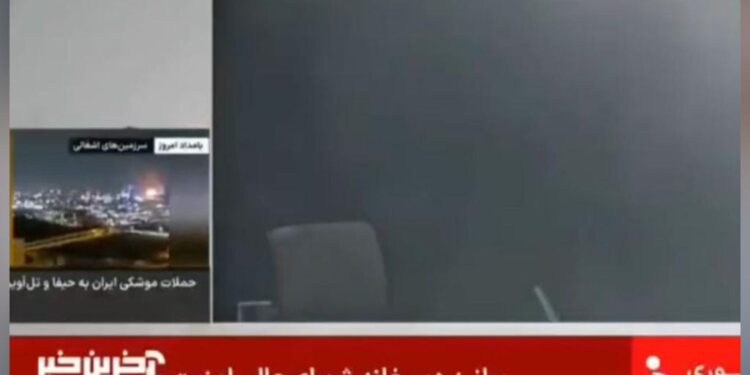 Israel bombardea la televisión estatal de Irán en plena transmisión en vivo