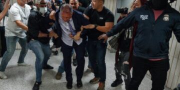 Agentes de migración detienen a contralor de Nueva York y candidato a alcalde Brad Lander