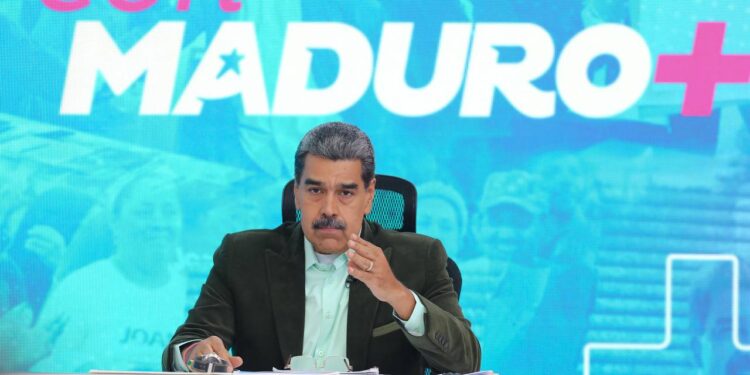 Maduro dice que Venezuela está lista para reactivar vuelos con República Dominicana
