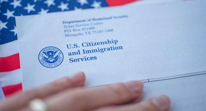 Introducen moción para priorizar decisiones sobre el parole humanitario en EEUU