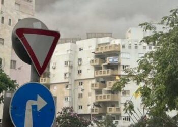 Irán lanza misiles contra Israel pese a anuncio de alto al fuego celebrado por Trump