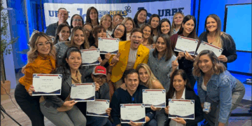 De robot de fiestas a mentor digital: El venezolano Jhonatan Olivares inspira a emprendedores latinos en EEUU