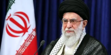 Líder supremo de Irán proclama victoria y advierte represalias tras conflicto con Israel y EEUU