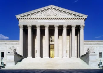 Corte Suprema respalda orden de Trump para restringir ciudadanía por nacimiento