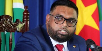 Guyana refuerza medidas para bloquear tráfico de oro que financia a Maduro