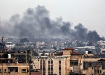 Israel mató a 50 palestinos en Gaza, incluidos siete que esperaban ayuda alimentaria