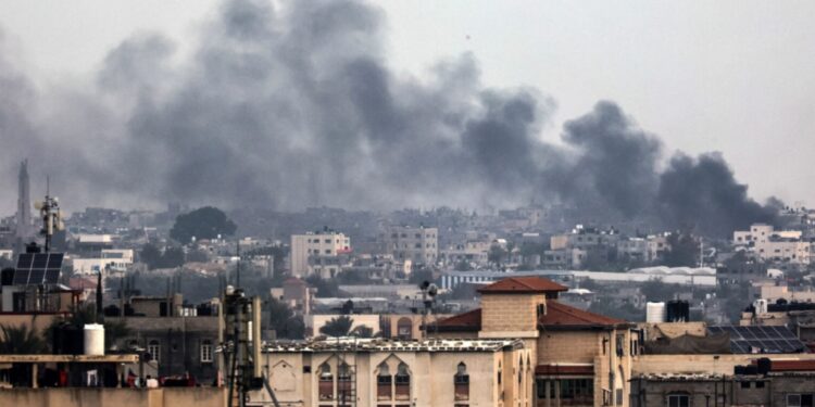 Israel mató a 50 palestinos en Gaza, incluidos siete que esperaban ayuda alimentaria