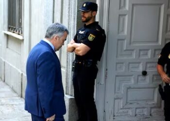 Juez envía a prisión al dirigente socialista español Santos Cerdán por corrupción