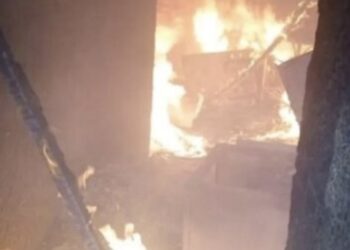 Dos personas lesionadas al incendiarse una vivienda en Capuchinos