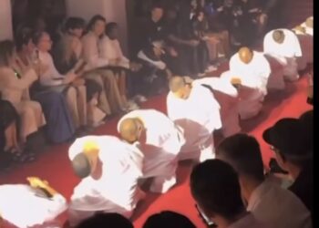 Diseñador recreó en un desfile de la Semana de la Moda de París a presos del Cecot 