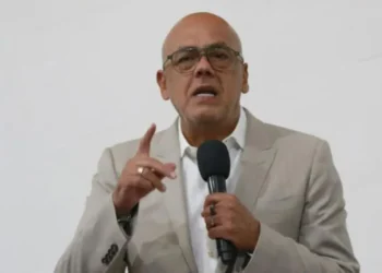 Jorge Rodríguez exige a EEUU devolver a los 18 “niños secuestrados”