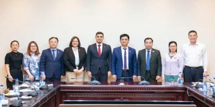 Venezuela y Vietnam fortalecen cooperación parlamentaria