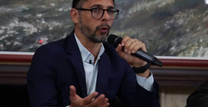 Freddy Ñáñez condena el «silencio» cultural sobre la guerra en Gaza