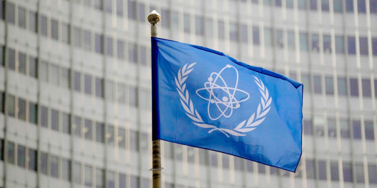 OIEA convoca a una reunión de emergencia tras bombardeos de EEUU a Irán