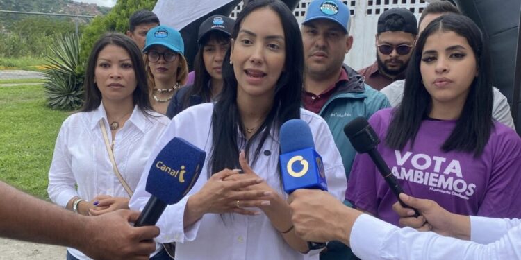 Carlyana Arriechi: “La alcaldía no se ocupa de atender las necesidades de nuestros vecinos”