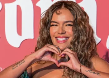 Karol G sorprende a sus fans con el anuncio de su nuevo álbum ‘Tropicoqueta’