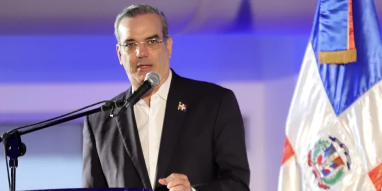 Abinader dice que «estudia» reanudación de vuelos con Venezuela tras suspensión aérea “unilateral”